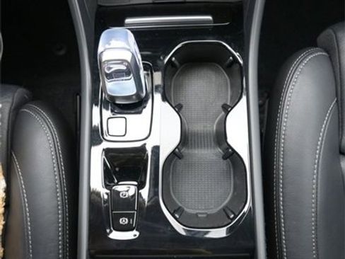 Used 2023 Volvo XC40 B5 Plus w/ Protection Package Premier image 10