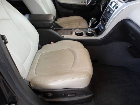 Used 2013 Buick Enclave Leather FWD image 9
