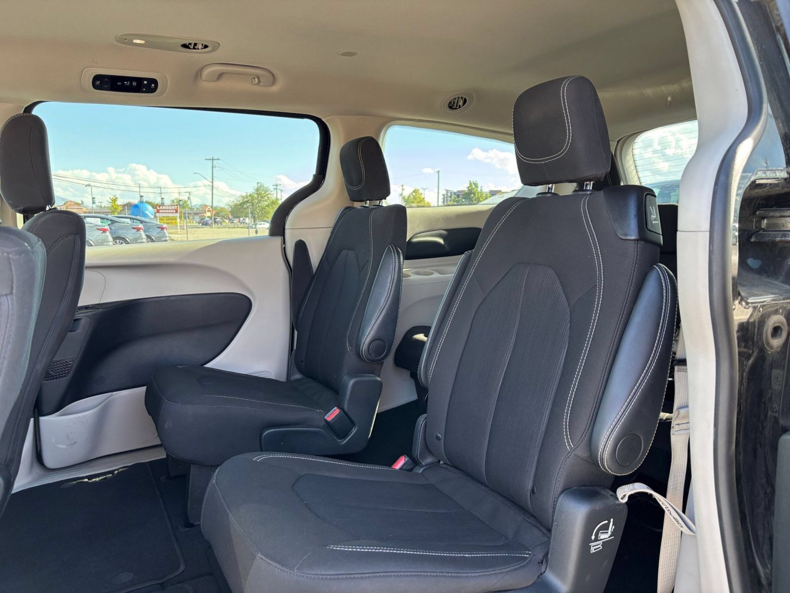 Used 2024 Chrysler Voyager LX FWD image 27
