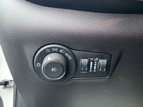 Used 2024 Jeep Compass Latitude image 15