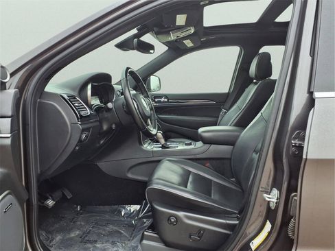 Used 2020 Jeep Grand Cherokee Overland image 18