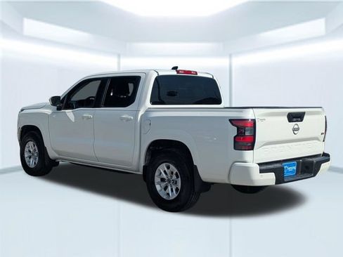 Used 2024 Nissan Frontier SV w/ Technology Package RWD image 3