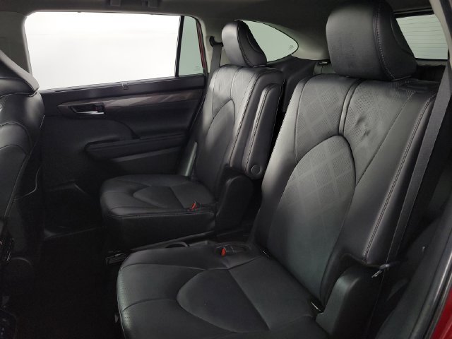 Used 2024 Toyota Highlander Platinum FWD image 18