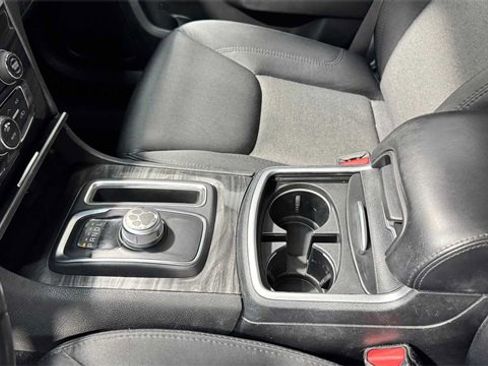 Used 2019 Chrysler 300 Touring w/ Sport Appearance Package image 29