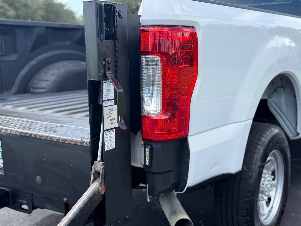 Used 2017 Ford F250 XL w/ Power Equipment Group AWD/4WD image 23