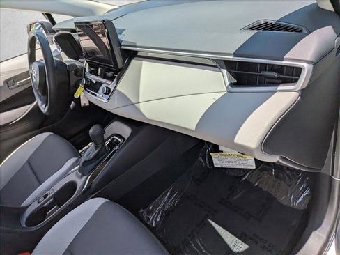 Used 2025 Toyota Corolla LE FWD image 21