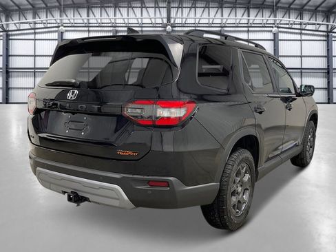 New 2025 Honda Pilot TrailSport image 8