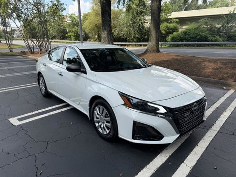 Used 2024 Nissan Altima 2.5 S FWD image 3