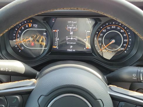 Used 2024 Jeep Gladiator Willys image 19