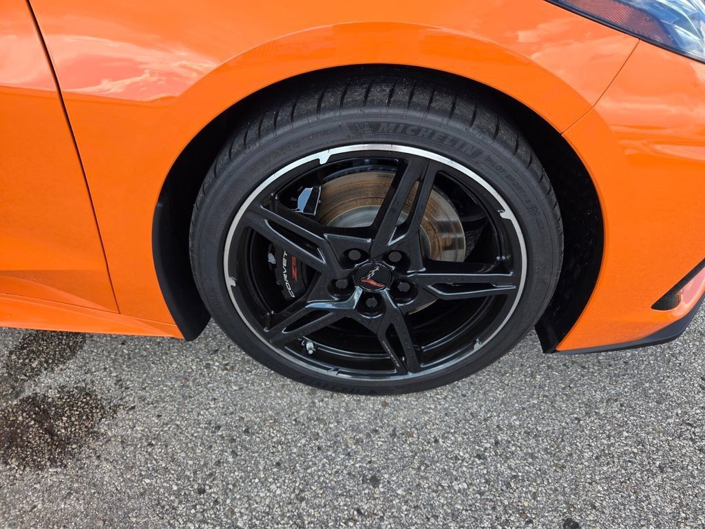 Used 2022 Chevrolet Corvette Stingray Premium Conv w/ Z51 Performance Package RWD image 17