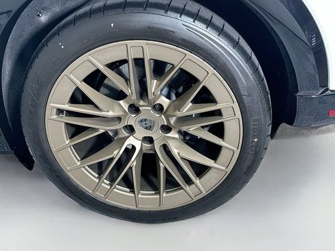 New 2026 Porsche Cayenne Turbo AWD/4WD image 34