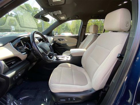 Used 2022 Chevrolet Traverse LT image 25