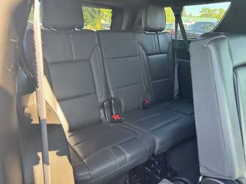 Used 2024 Chevrolet Suburban RST AWD/4WD image 17