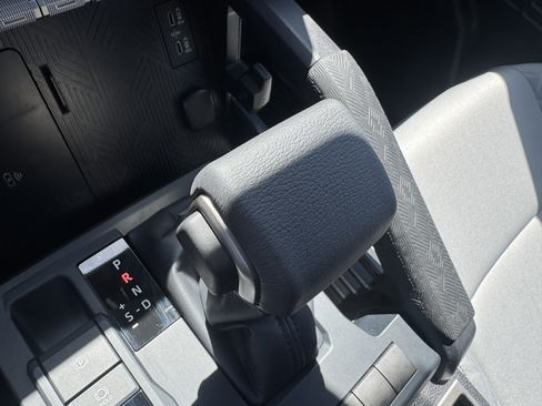Certified 2025 Toyota Tacoma SR5 AWD/4WD image 29