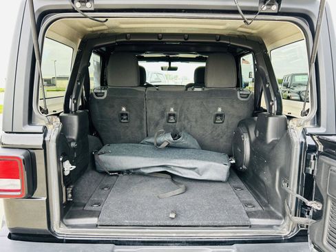 Used 2019 Jeep Wrangler Unlimited Sahara AWD/4WD image 24