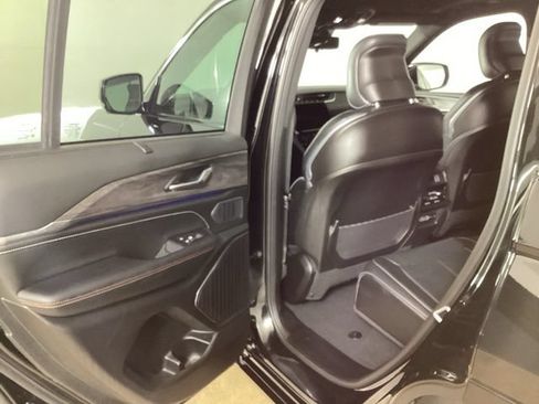 Used 2025 Jeep Grand Cherokee Overland w/ Adv Protech Group III AWD/4WD image 25