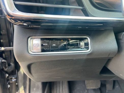 Used 2025 Buick Envision Preferred AWD/4WD image 25