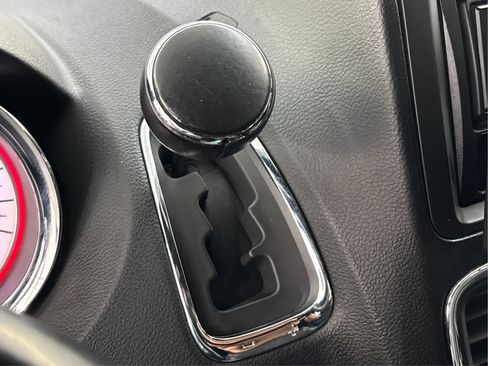 Used 2018 Dodge Grand Caravan GT FWD image 46