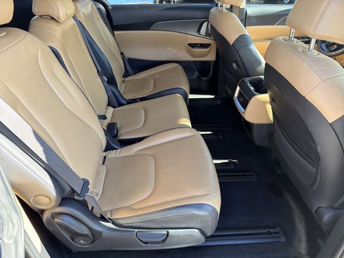 Used 2024 Kia Carnival LX image 26