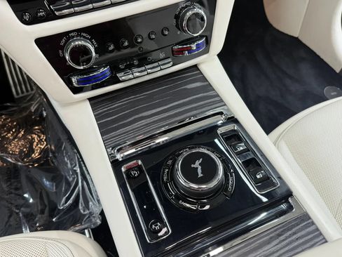 Used 2025 Rolls-Royce Spectre AWD/4WD image 25