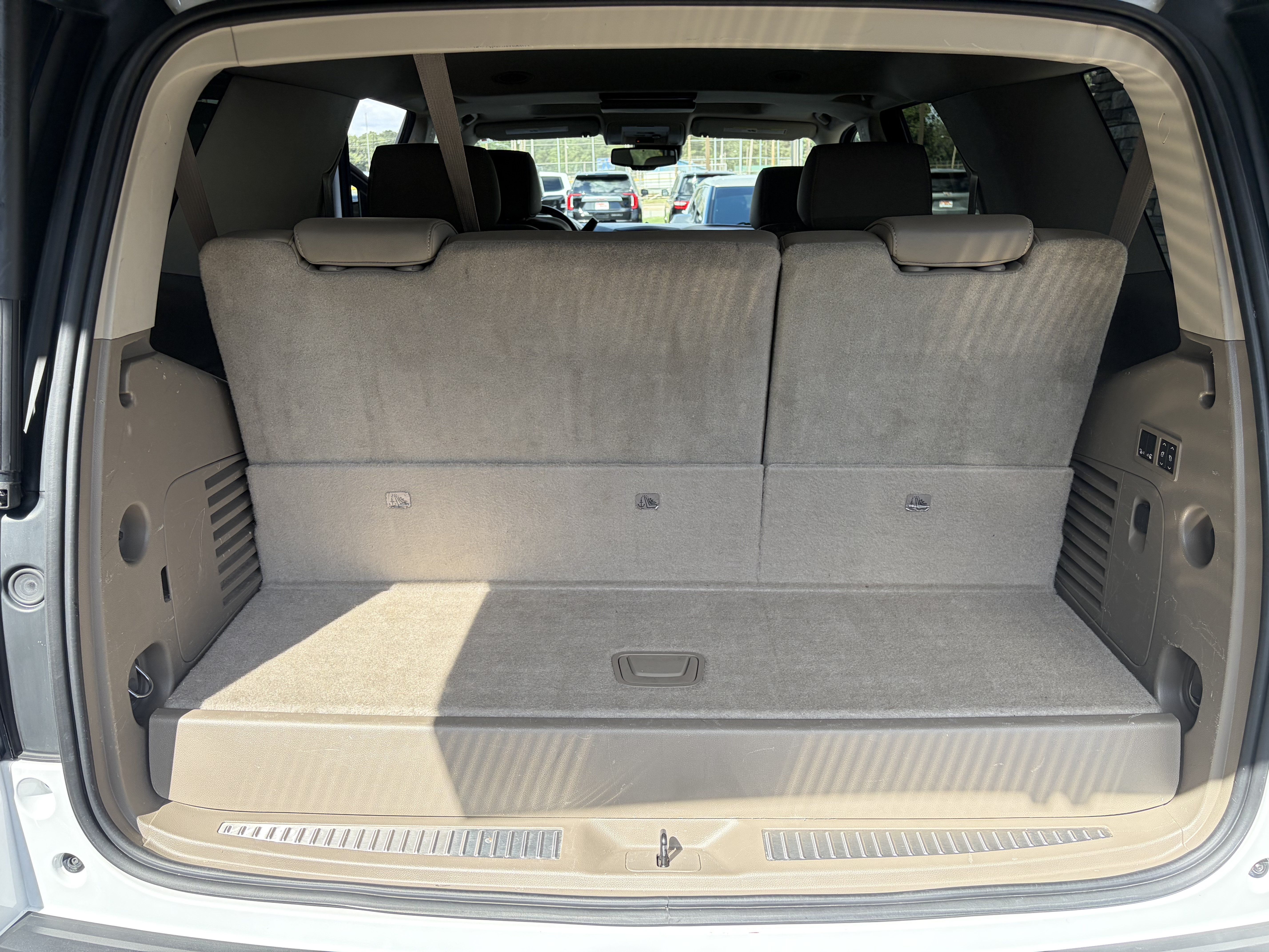 Used 2016 GMC Yukon SLT w/ Open Road Package AWD/4WD image 33