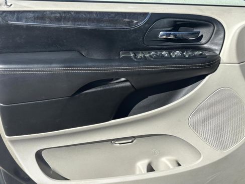 Used 2011 Chrysler Town & Country Touring w/ Security Group image 31