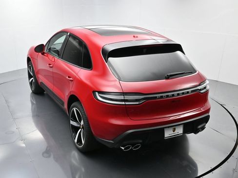Certified 2025 Porsche Macan AWD/4WD image 33