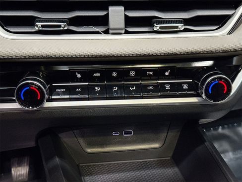 New 2026 Chevrolet Equinox LT w/ Convenience Package II image 16