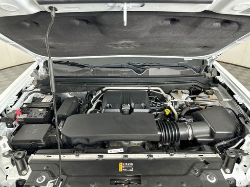 Used 2025 Chevrolet Colorado Z71 AWD/4WD image 32