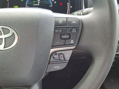 Used 2025 Toyota Camry LE FWD image 21