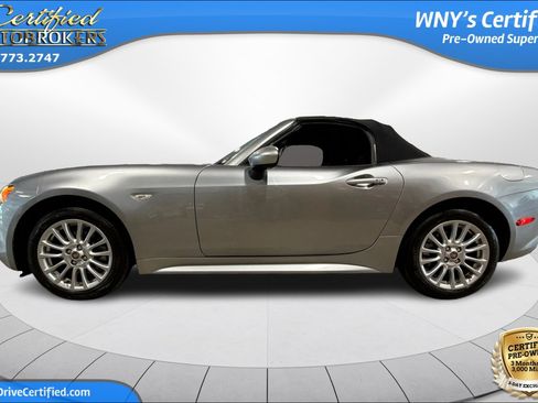 Used 2017 FIAT 124 Spider Classica RWD image 9