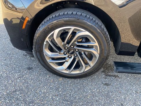 Used 2025 Lincoln Navigator Reserve image 27