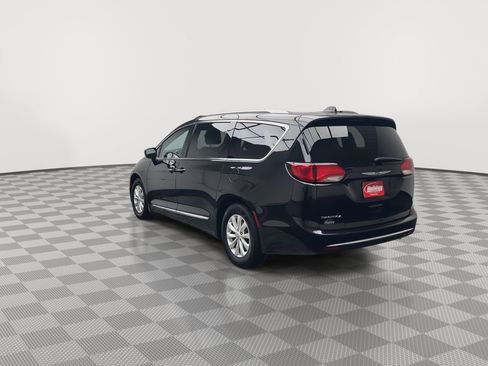 Used 2019 Chrysler Pacifica Touring-L FWD image 36