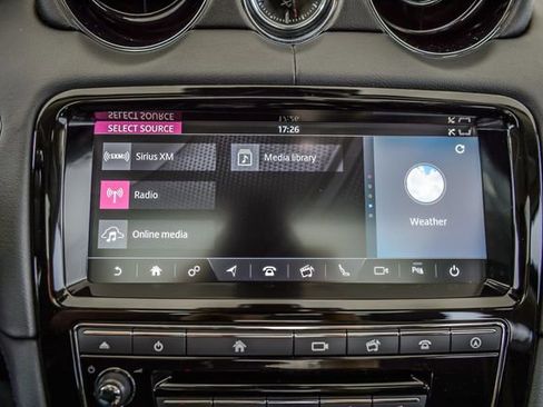 Used 2018 Jaguar XJ R-Sport image 22