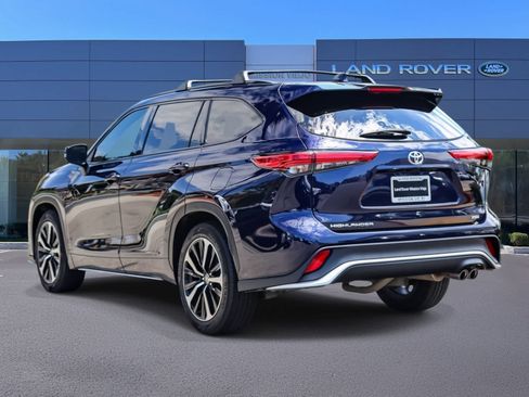 Used 2022 Toyota Highlander XSE FWD image 6