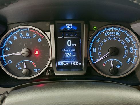 Used 2021 Toyota Tacoma TRD Off-Road w/ Technology Package AWD/4WD image 19