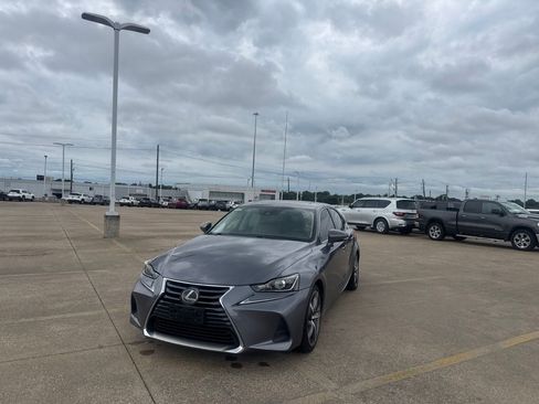 Used 2017 Lexus IS 200t w/ Premium Package RWD image 7