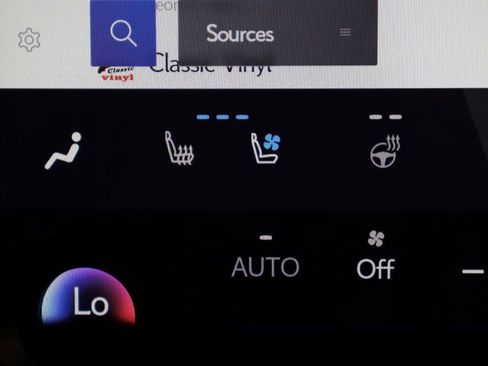 Used 2025 Lexus GX 550 w/ Accessory Package (2T) image 35