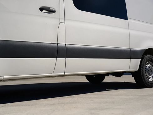 Used 2021 Mercedes-Benz Sprinter 2500 image 59
