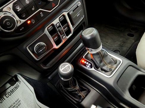 Used 2021 Jeep Gladiator Overland AWD/4WD image 15