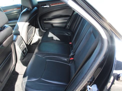 Used 2014 Chrysler 300 image 10