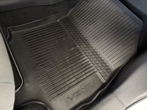 Used 2022 Toyota Venza LE AWD/4WD image 38