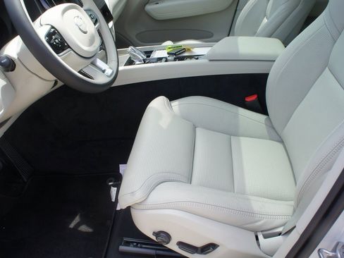 New 2026 Volvo XC60 B5 Ultra w/ Protection Package Premier image 17