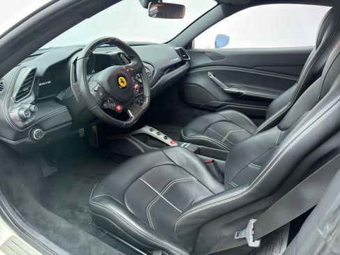 Used 2019 Ferrari 488 GTB RWD image 2
