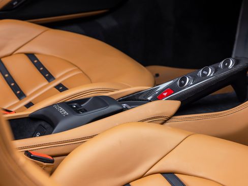 Certified 2022 Ferrari F8 Tributo RWD image 53