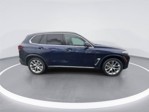 Used 2024 BMW X5 xDrive40i w/ Premium Package AWD/4WD image 9