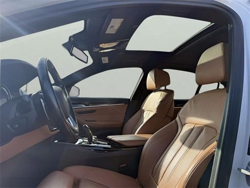 Used 2019 BMW 540i xDrive image 11