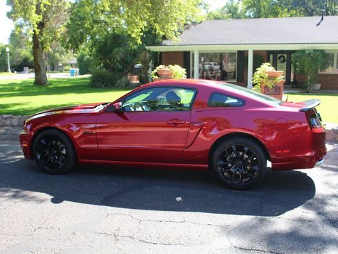Used 2013 Ford Mustang GT Premium w/ Security Pkg image 25