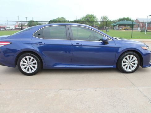 Used 2018 Toyota Camry LE FWD image 8