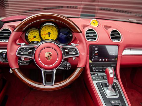 Certified 2024 Porsche 718 Boxster RWD image 12